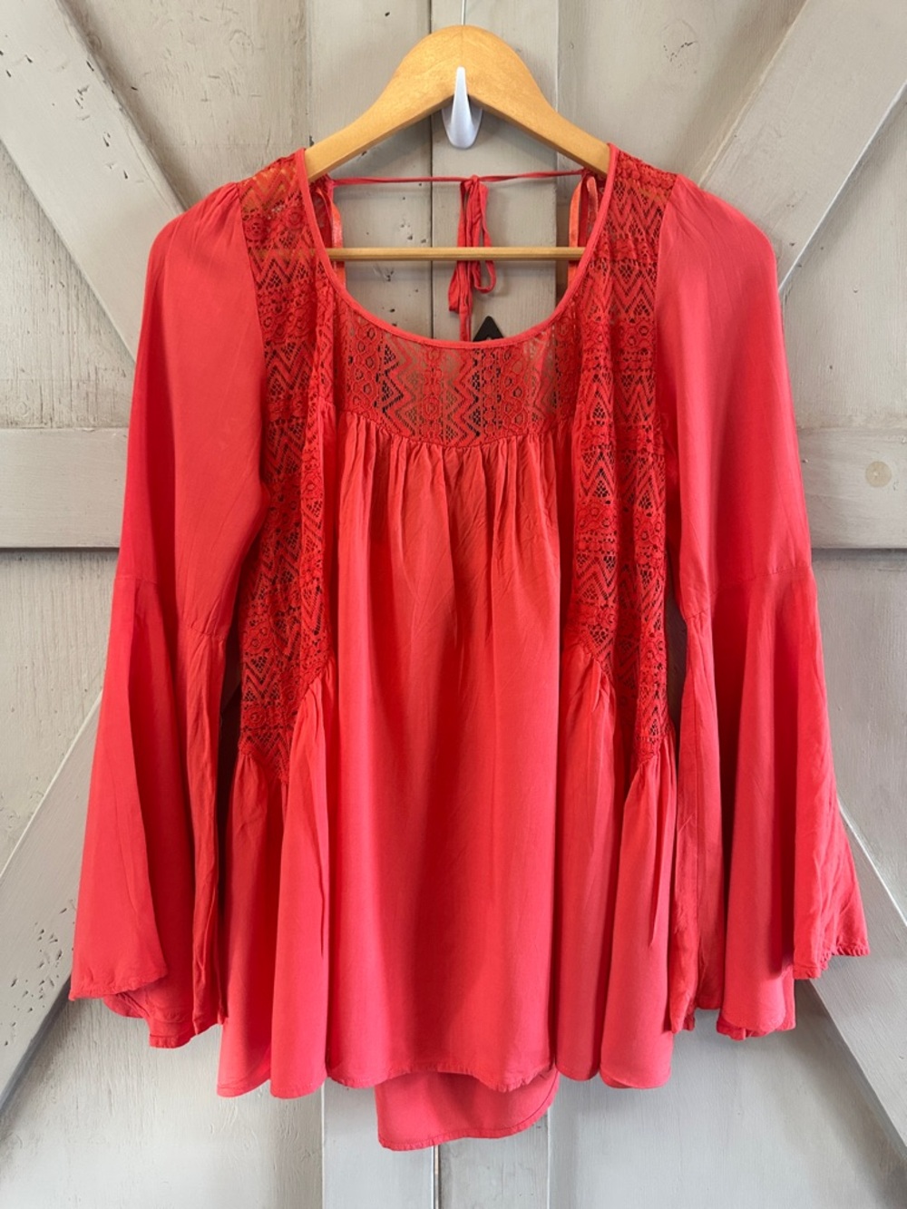 Altar’d State Coral Lace Boho Peasant Top Size M Bell Sleeve Rayon Blouse